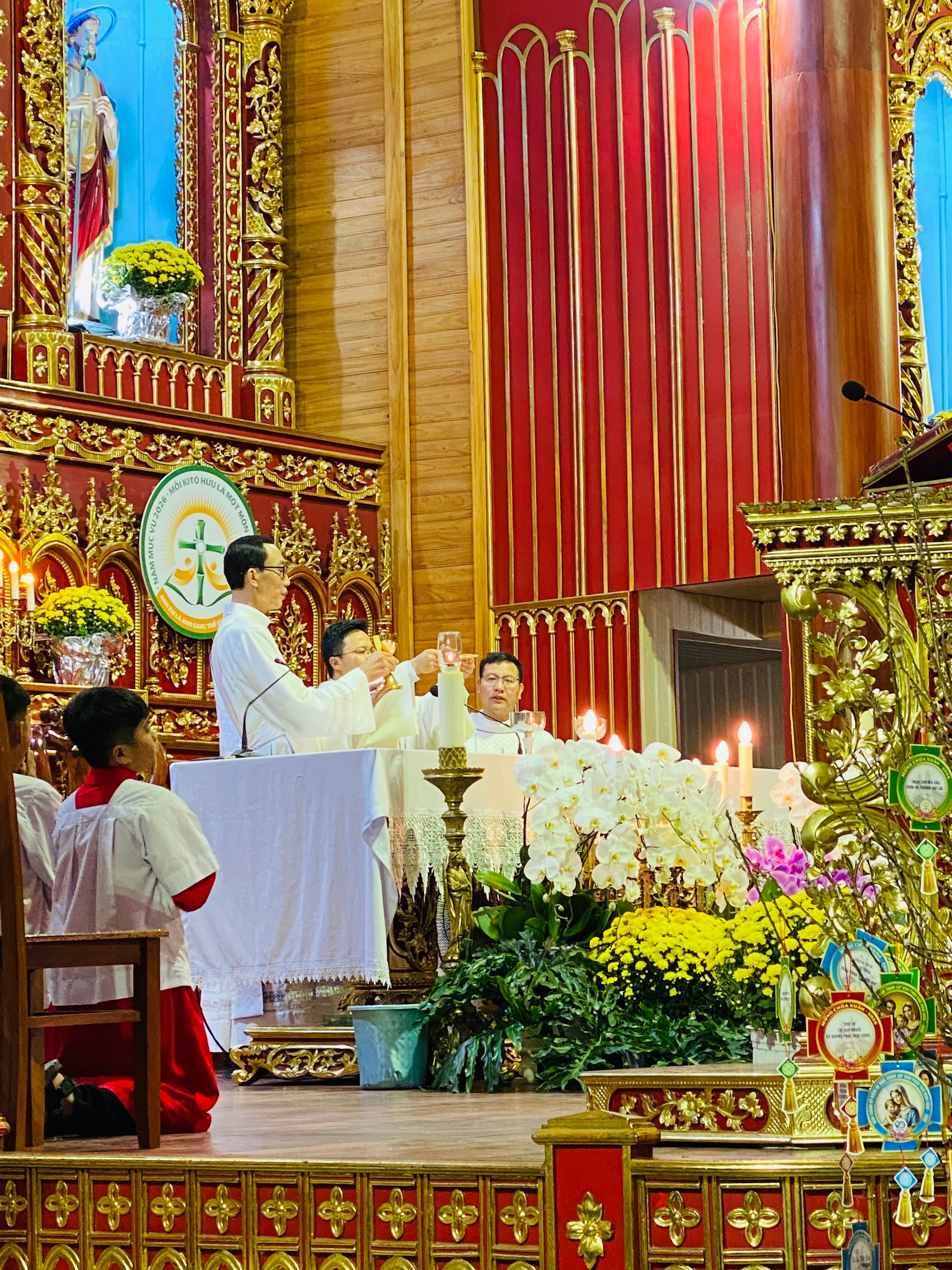 THÁNH LỄ ĐÓN GIAO THỪA – GIỜ CHẦU TẠ ƠN CUỐI NĂM